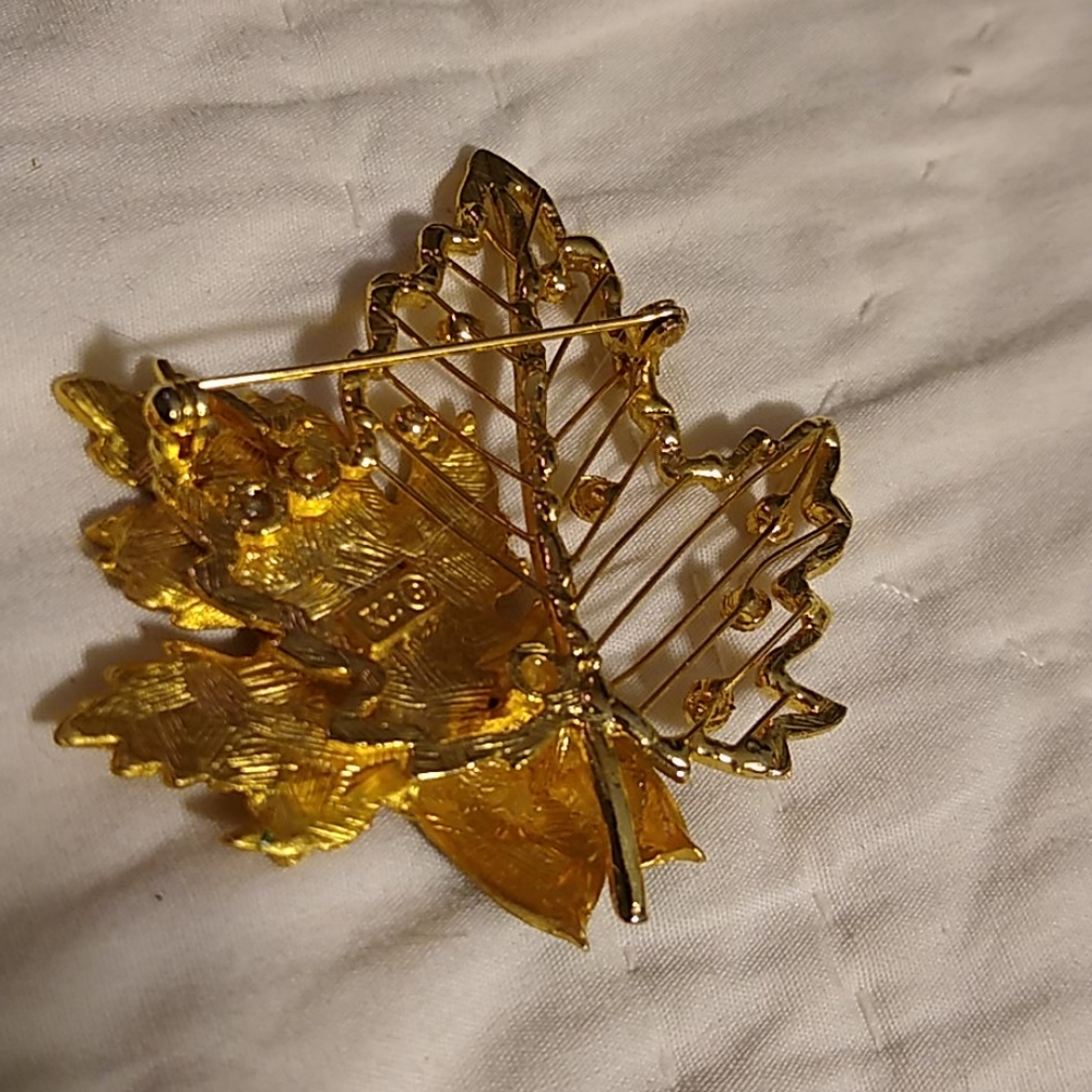 KC Brooch - Picture 2 of 3